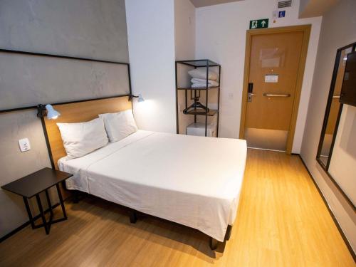 Postel nebo postele na pokoji v ubytování ibis Cuiaba Shopping