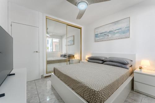 New apartment in Los Cristianos Renovated with AC, Steps from Playa Las Vistas