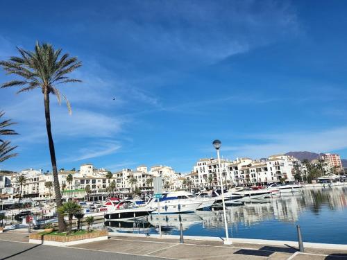 2 Bed Apt with Private Solarium Puerto Duquesa