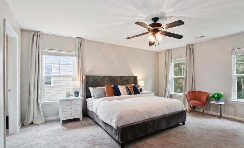 Postel nebo postele na pokoji v ubytování Beautiful Newly Decorated Home in Savannah/Pooler