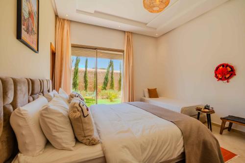 Una cama o camas en una habitación de Riad Tammam