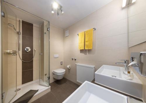 a bathroom with a sink and a shower and a toilet at Hotel Alte Bäckerei in Nidderau