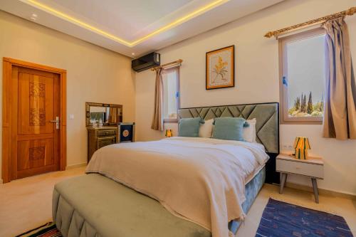 Una cama o camas en una habitación de Riad Tammam