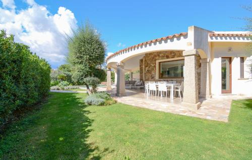 Κήπος έξω από το Cozy Home In Costa Rei