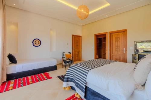Una cama o camas en una habitación de Riad Tammam