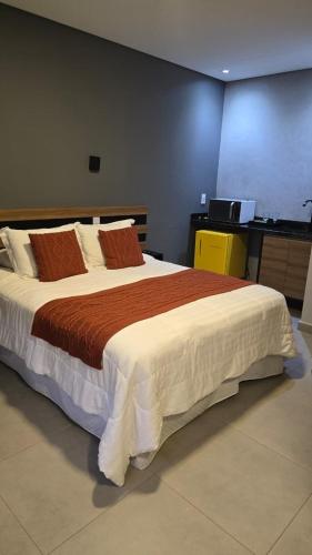a bedroom with a large bed in a room at Hotel Flores de Holambra in Holambra