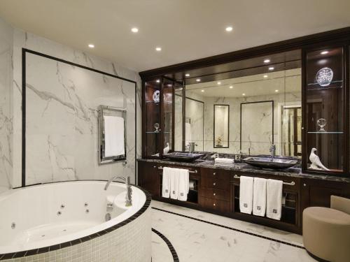 Ванная комната в Fairmont Windsor Park