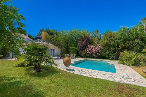 Le Clos du Roc d'Azur Suite climatisée , terrasses privées, piscine, parking sécurisé