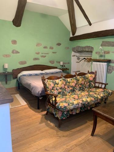 a bedroom with a bed and a couch at Il Borgo di Monica - Appartamento 5 in Domodossola