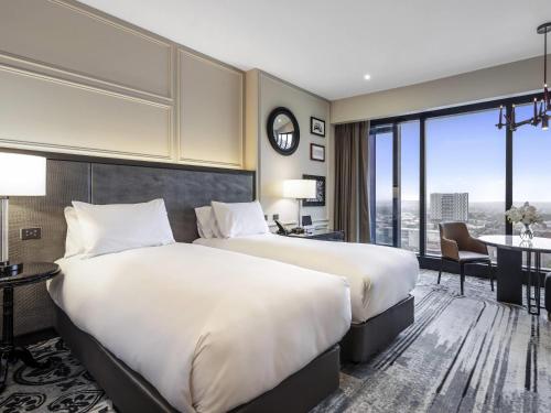 Ένα ή περισσότερα κρεβάτια σε δωμάτιο στο Sofitel Adelaide