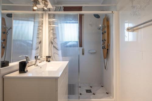 Et badeværelse på Villa Paraiso para 6