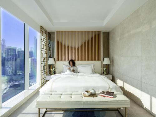 Cama o camas de una habitación en Pullman Dubai Downtown
