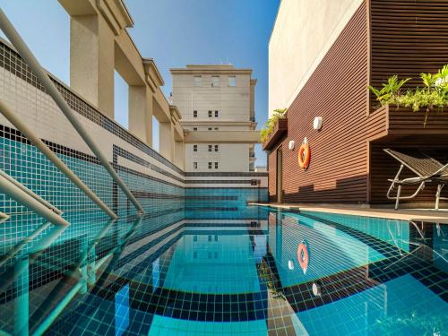 Бассейн в Novotel SP Jardins или поблизости