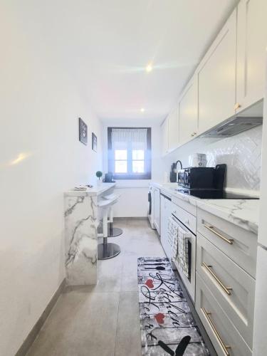 2 Bed Apt with Private Solarium Puerto Duquesa