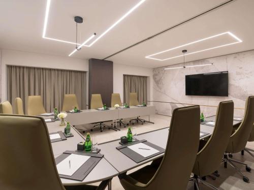 Бизнес-центр и/или конференц-зал в Fairmont Ramla Serviced Residences