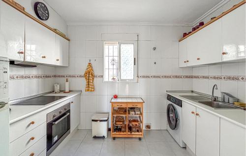 Nice Home In Torrevieja With Ethernet Internet