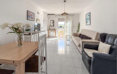 Nice Home In Torrevieja With Ethernet Internet