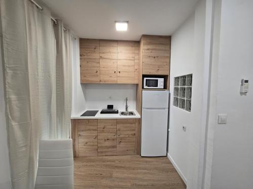 Deluxe Alameda studio
