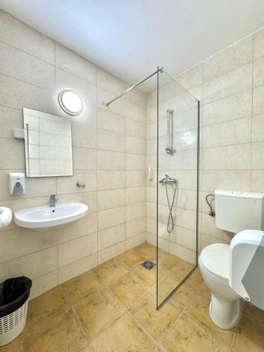 Un baño de Hotel Lobo Budva