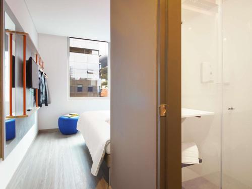 Кровать или кровати в номере ibis budget Bogota Marly