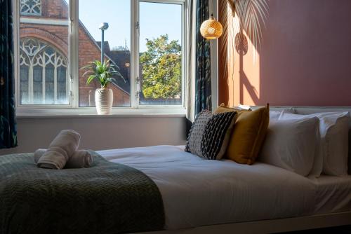 Postel nebo postele na pokoji v ubytování The Sprinkle Pad 3BR Luxury Family Retreat