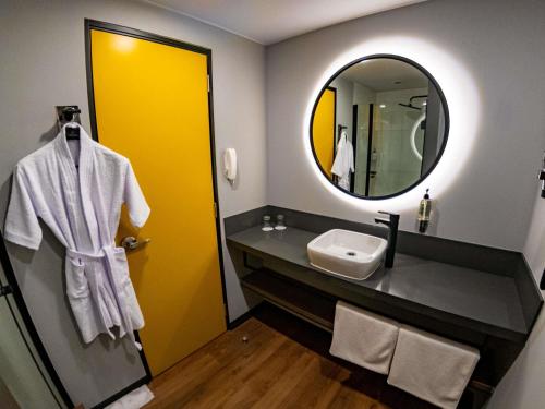 Un baño de ibis styles Lima San Isidro