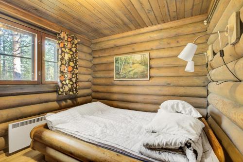 ภาพในคลังภาพของ Laavu 15 Original Log Cabin with Sauna ในPyhätunturi