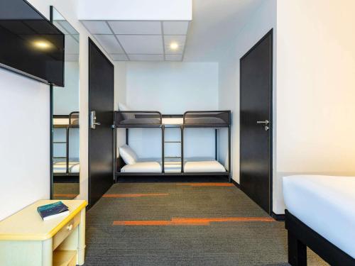 Ένα ή περισσότερα κρεβάτια σε δωμάτιο στο greet Hotel Nancy Sud