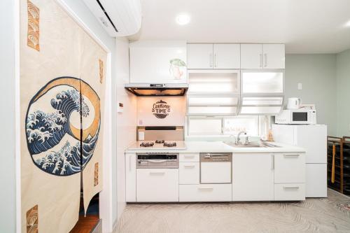 Spacious 3-Story House with 2 Baths, 7 min to Metro direct to Akihabara Ueno Ginza