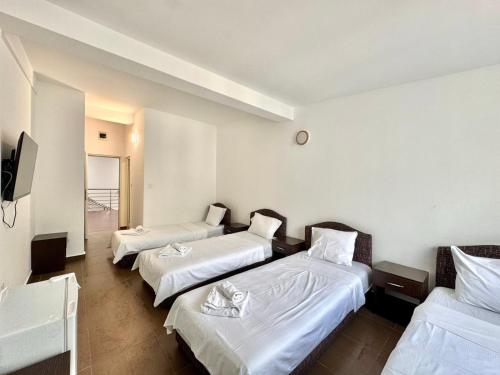 Cama o camas de una habitación en Hotel Lobo Budva
