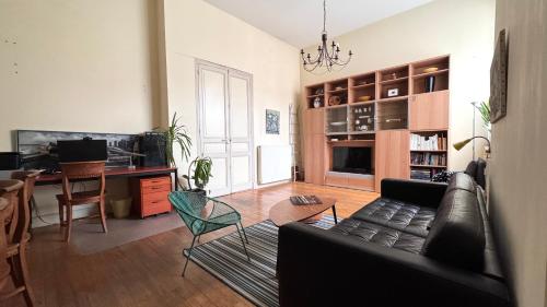 Large appartement downtown with parking