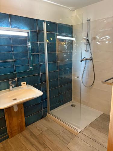 a bathroom with a sink and a shower at Les gémeaux- Plagne 1800- 100m des pistes- sauna privatif in La Plagne Tarentaise