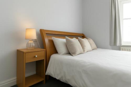 Postel nebo postele na pokoji v ubytování Shelford Lodge