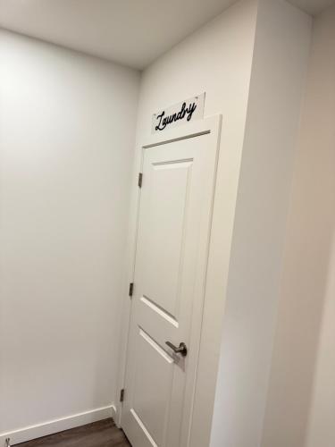 Billede fra billedgalleriet på Cozy 1-Bedroom with Downtown City views i Edmonton