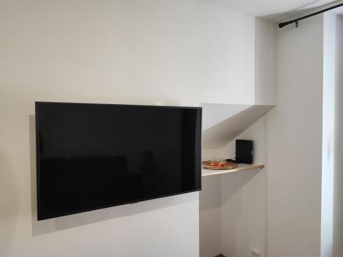 Μια τηλεόραση ή/και κέντρο ψυχαγωγίας στο Studio à 150m du village