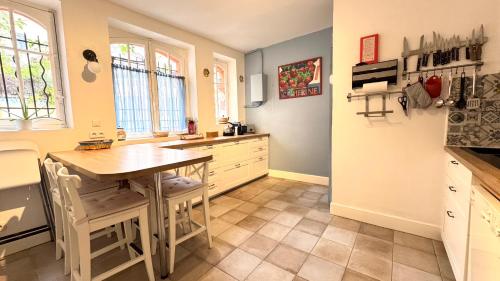 Large appartement downtown with parking