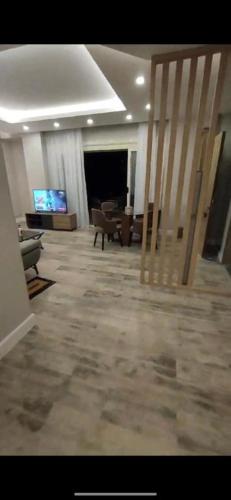 TV a/nebo společenská místnost v ubytování Maison 7 New Cairo