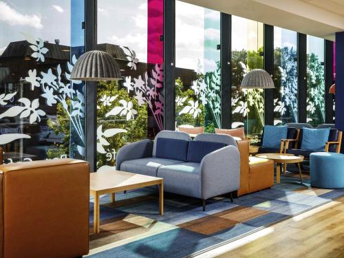 Гостиная зона в ibis budget London Heathrow Central