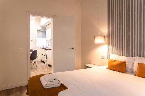 AR Madrid Ventas Moderno Apartamento 2 Hab y 2 Baños, Excelente Comunicación
