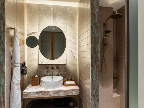 Ванная комната в The Porter House Hotel Sydney - MGallery
