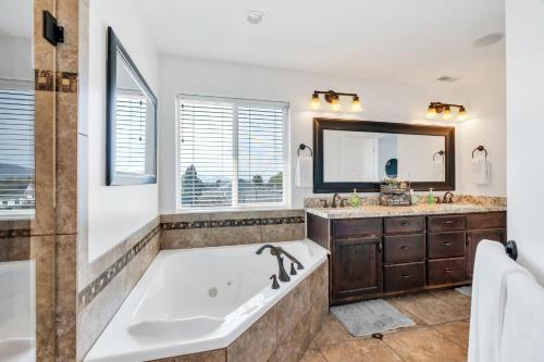 Gallery image of Serenity Family Retreat - Relax & Recharge here in American Fork
