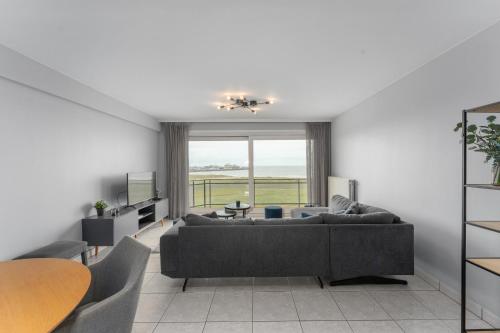 a living room with a couch and a table at Dunas Azules - cozy apartment with sea view in Mellet