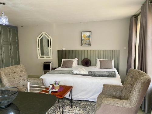 Spacious ground-floor studio in central New Chadcombe - 2316