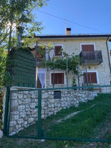 Το κτήριο όπου στεγάζεται  η παραθεριστική κατοικία