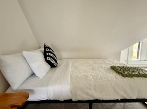 Cama o camas de una habitación en Short North Convention King Bed Free Parking!