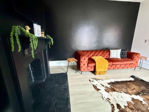 Zona de estar de Short North Convention King Bed Free Parking!