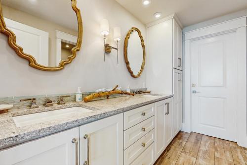 Ένα μπάνιο στο High Pointe E45