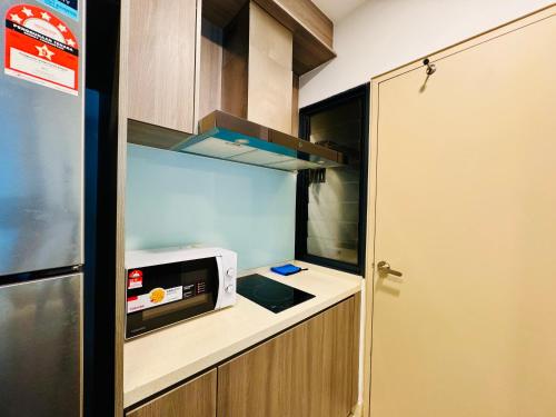 Una cocina o zona de cocina en Velocity Residence linkway Sunway mall