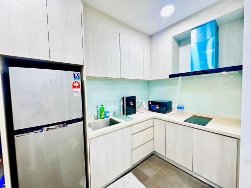 Una cocina o zona de cocina en Velocity Residence linkway Sunway mall