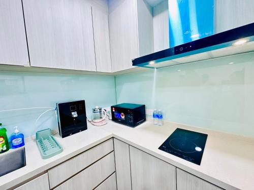 Una cocina o zona de cocina en Velocity Residence linkway Sunway mall